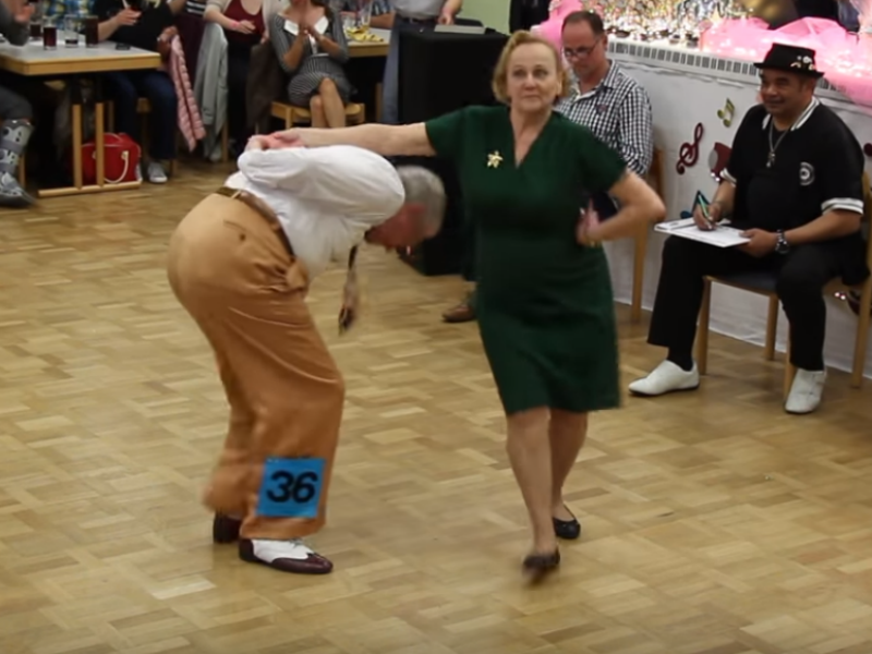 Niko nije očekivao: Ovaj plesni par oduševio je plesnom tačkom! VIDEO