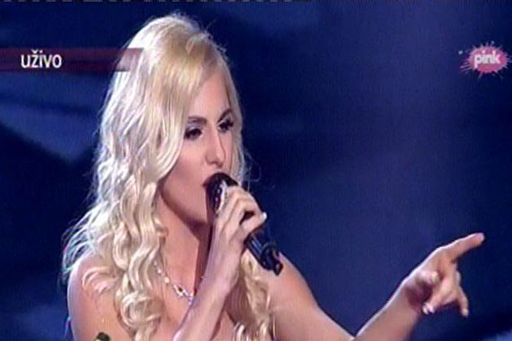 Pinkove zvezde: Dara Bubamara široke ruke, obećala pesmu Sari Reljić!