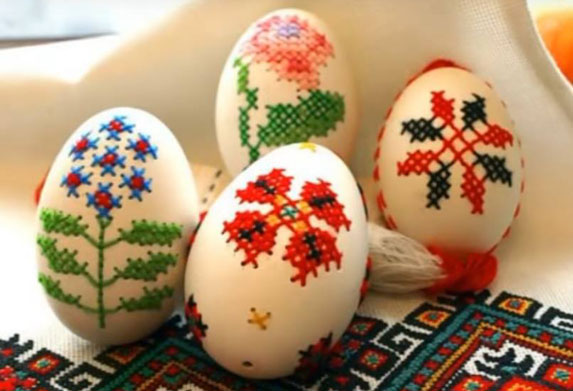 Običaji za Uskrs: Žašto treba ljusku ofarbanih jaja dobro izmrviti! (VIDEO)