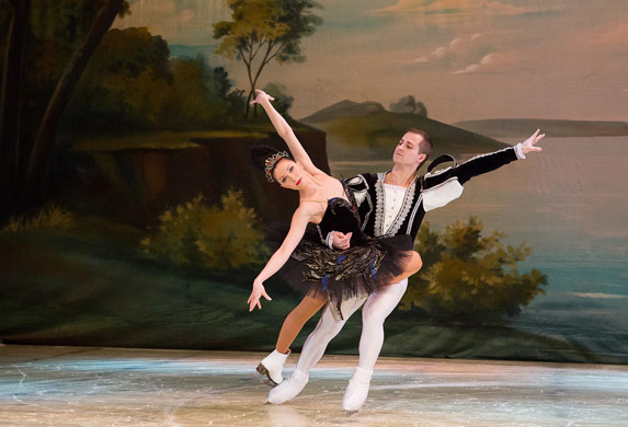 Balet na ledu - Labudovo jezero u izvođenju Ruskog državnog baleta!