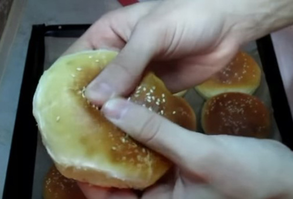 Domaće zemičke kao iz McDonalds-a! (VIDEO RECEPT)