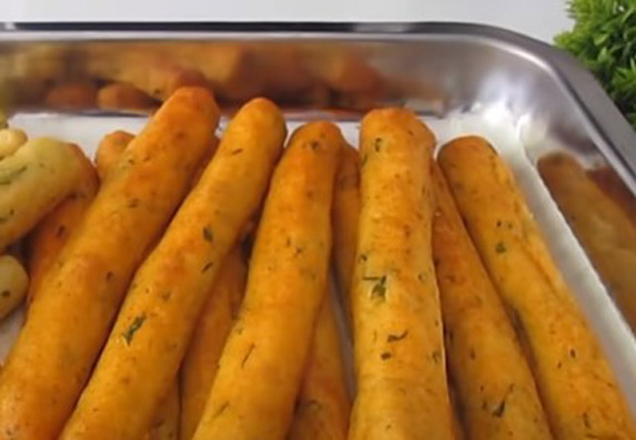 Krompir štapići! Pomfrit vam više neće biti prvi izbor! (VIDEO RECEPT)