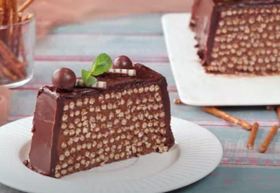Čokoladni kolač koji se ne peče! Savršena letnja poslastica! (RECEPT)