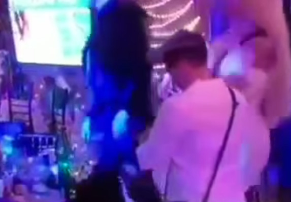 Jovana Tomić Matora tokom žurke mešala tablete sa pićem! (VIDEO)