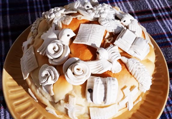 Kako da vam ukrasi za slavski kolač budu snežno beli?! (RECEPT)