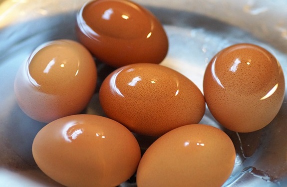 Vaskršnji trikovi: Kako da jaja ne pucaju tokom kuvanja i farbanja