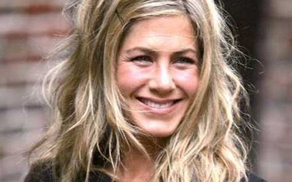 Petardirana frizura Jennifer Aniston