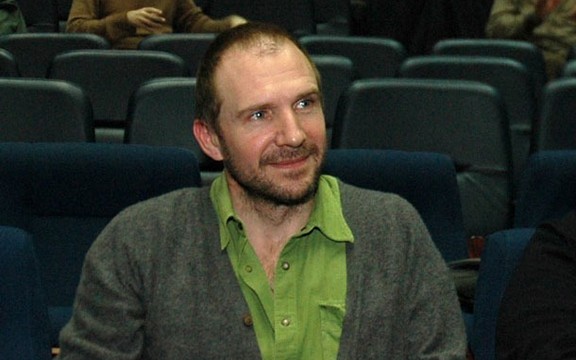 Gerard Butler se pridružuje Fiennesu u Beogradu