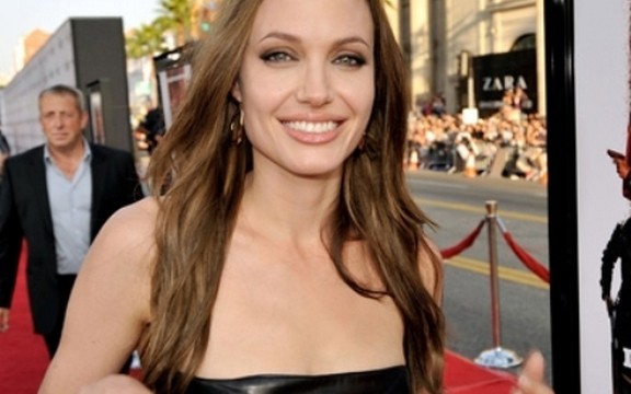 Angelina Jolie: Pranje podova nije za mene!