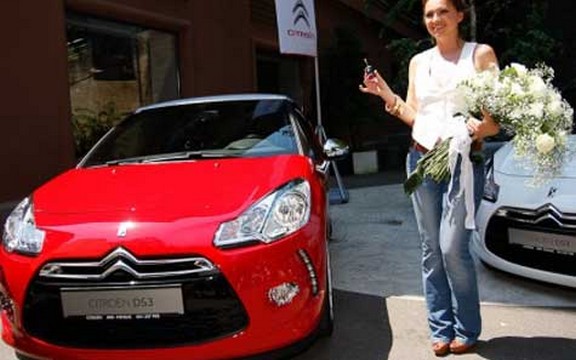  Nina Badrić za rođendan opet dobila automobil