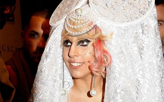 Lady Gaga se udaje?