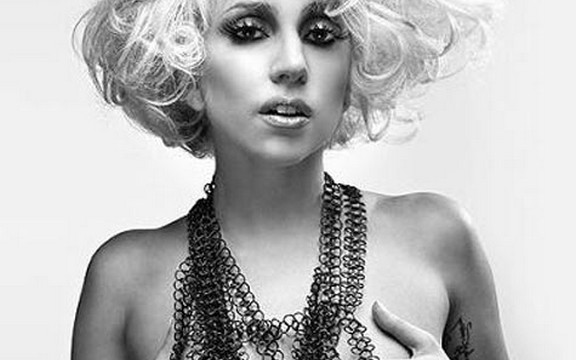 Lady Gaga: Šmrkala sam kokain sa Biblije!