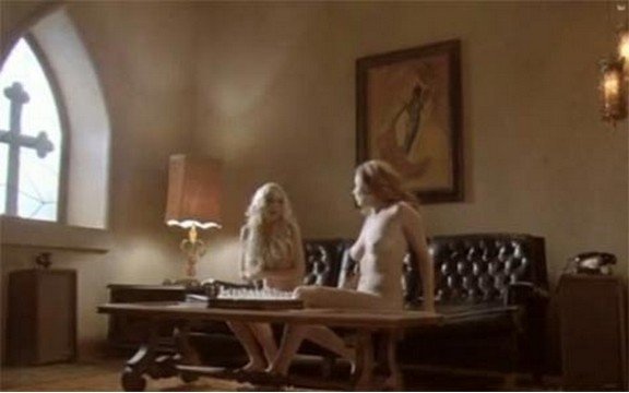 Jessica Alba i Lindsay Lohan gole (Video)