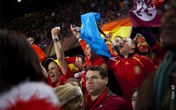  Navijači španskog tima izveli nesvakidašnji šou na utakmici (Video)