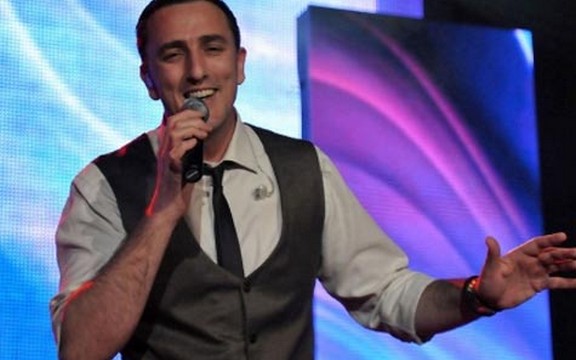 Sergej Ćetković peva ženama za 8. mart