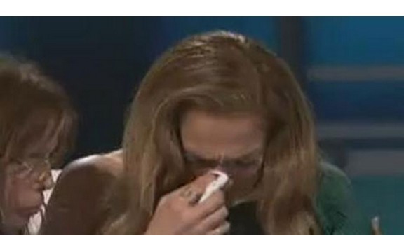 Dženifer Lopez se rasplakala u Američkom idolu (video)