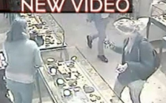 Lindsay Lohan uhvaćena u kradji ogrlice (Video)