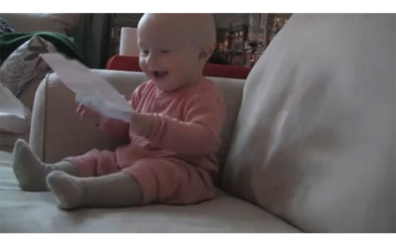 Smeh bebe kome niko nije odoleo (Video)