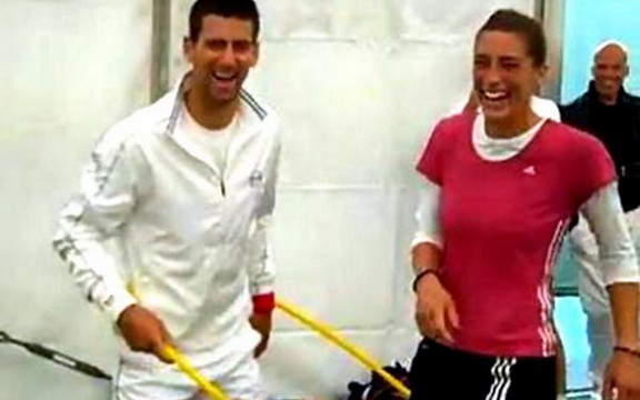 Novak Djoković i Andrea Petković uživali na kiši (Video)