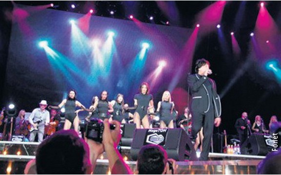 Na koncertu Zdravka Čolića 100.000 ljudi pevalo u glas