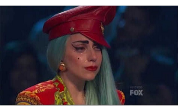 Lejdi Gaga se rasplakala u emisiji (Video)