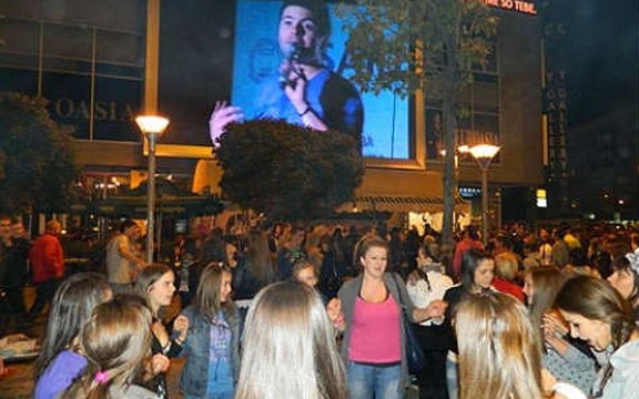Fanovi napravili zvezdano nebo za Tošeta (Foto+Video)