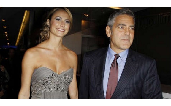 Džordž Kluni se ne odvaja od Stejsi