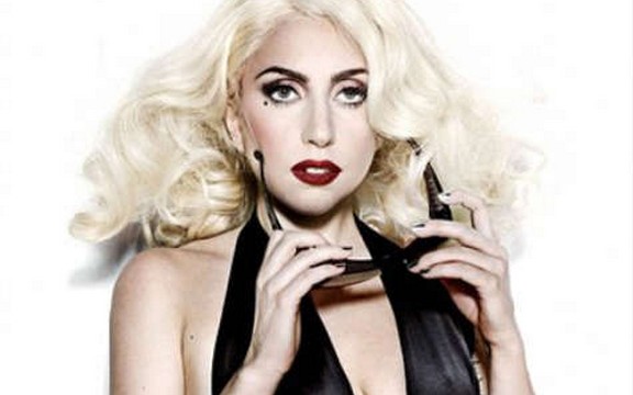 Lejdi Gaga šokira crkvu, režira TV šou i svoj novi spot