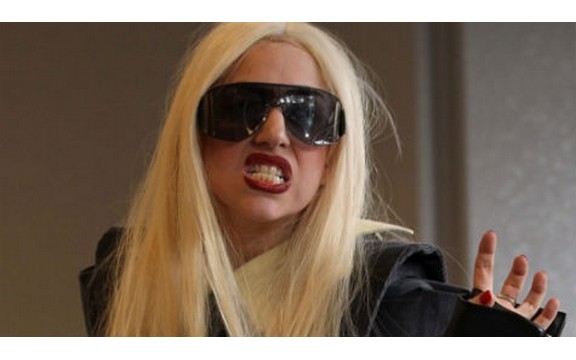 Lejdi Gaga: Napijem se od muke kad moram da platim porez!