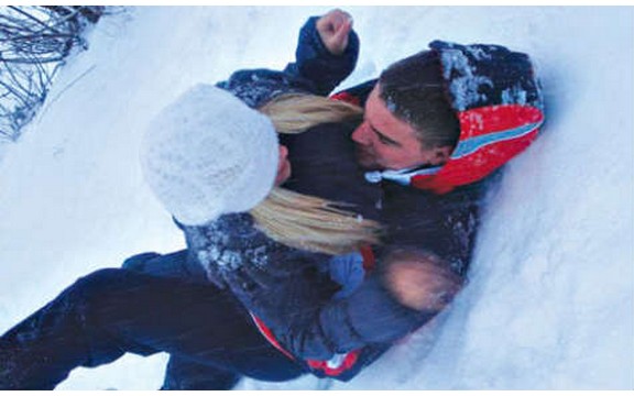 Aleksandra Bursać odmerila snage sa dečkom na snegu