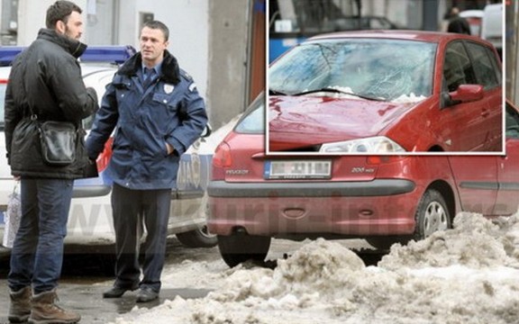 Ledenica pala na automobil Ivana Bosiljčića