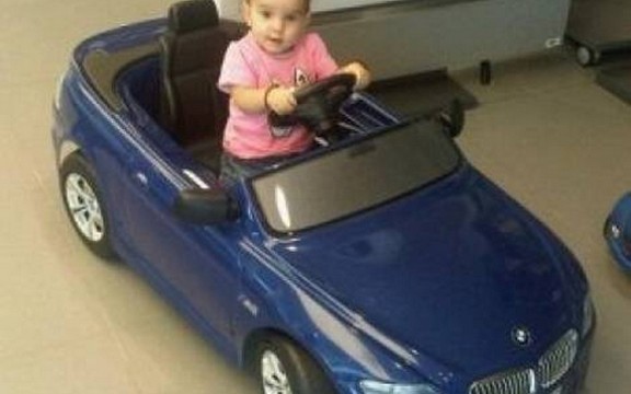 Aca Lukas ćerki kupio BMW!