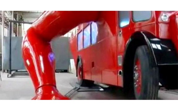 Autobus koji radi sklekove (Video)