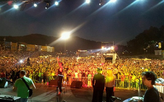 Ceca Ražnatović priredila spektakularan koncert u Guči! (Video)