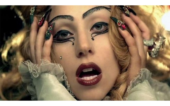 Lejdi Gaga povraćala na koncertu u Barseloni (Video)