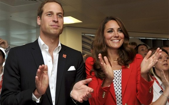  Princ Vilijam i Kejt Midlton dobili prvi poklon za bebu 
