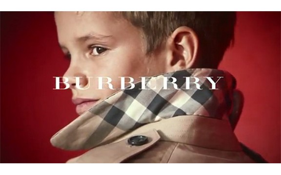 Mali Romeo Bekam u reklami za Barberi (Video)