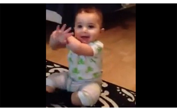 Beba stajl: Pogledajte kako mališan pleše Gangnam stajl (Video)