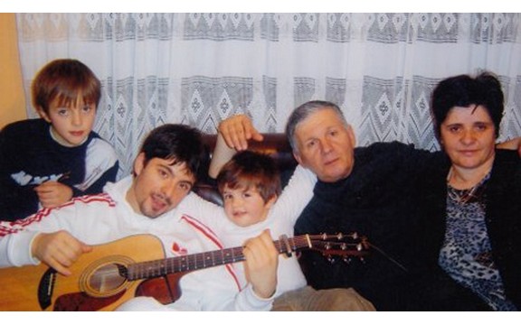 Porodica preminulog pevača: Ne zarađujemo na Tošetu 