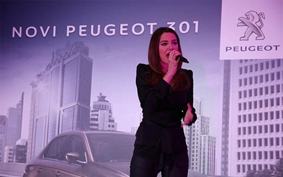 Sara Jovanović predstavila novi model Pežoa (Foto)