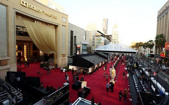 Oscar: Trijumf filma Argo, Dej Luis i Dženifer Lorens najbolji glumci, a naj režija Ang Li (Video)