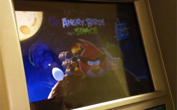 Na bankomatu igrali Angry Birds!