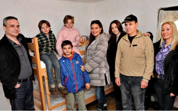 Ceca u humanitarnoj akciji: Porodici Đusić ispunila želje