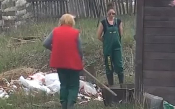 Farma 2013: Zorica, Era i Ljuba očistili toalet posle mesec dana! (Video)