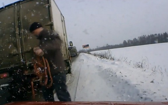 Nežnija strana ruskih vozača (Video)