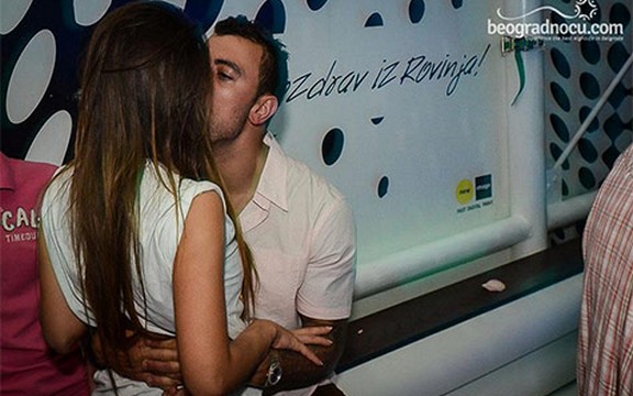 Uroš Ćertić i Ivana Stamenković Sindi u vezi! Pao i prvi poljubac u javnosti!