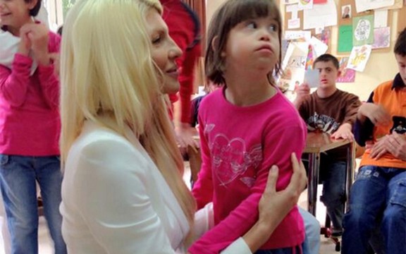 Jelena Karleuša u humanitarnoj poseti: Jedan poseban dečak je ukrao moje srce! (Foto)