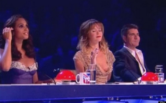 Finale britanskog Talenta: Amanda Holden imala nezgodu sa dubokim dekolteom (Video)