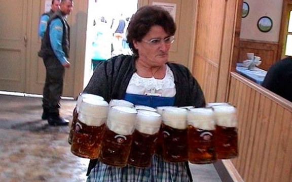 Belgijanka u 90. godini pije 16 piva dnevno!