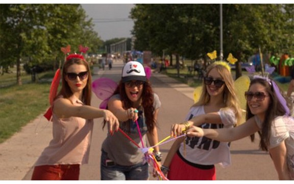 Saška Janković sa drugaricama snimila spot za singl #ONOKAD (Foto)